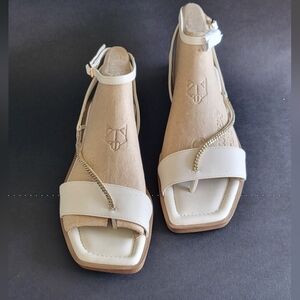 FRANCO SORTO L- MELA Faux Leather Ankle Strap Thong Sandals 8M. NWB